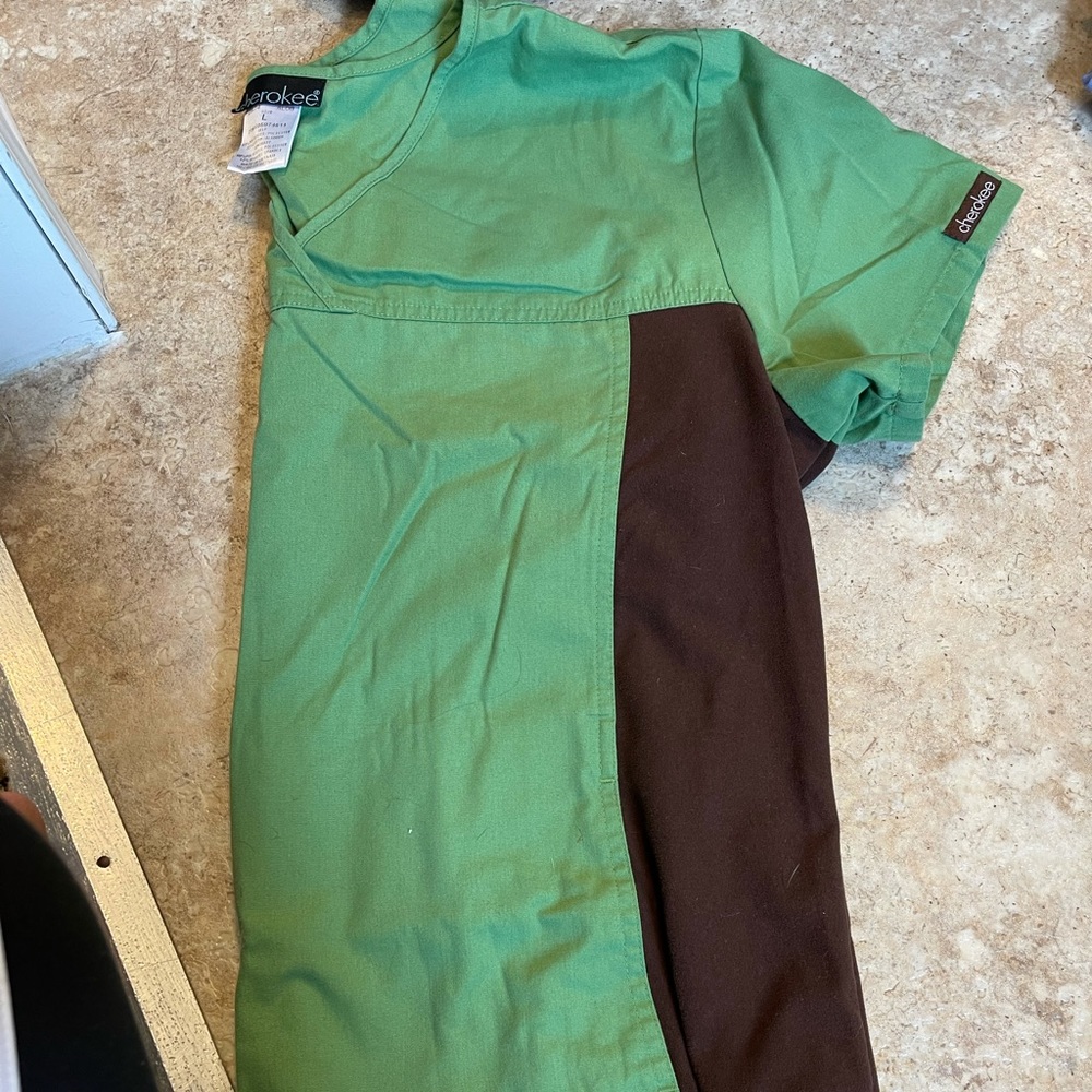 Cherokee scrub top